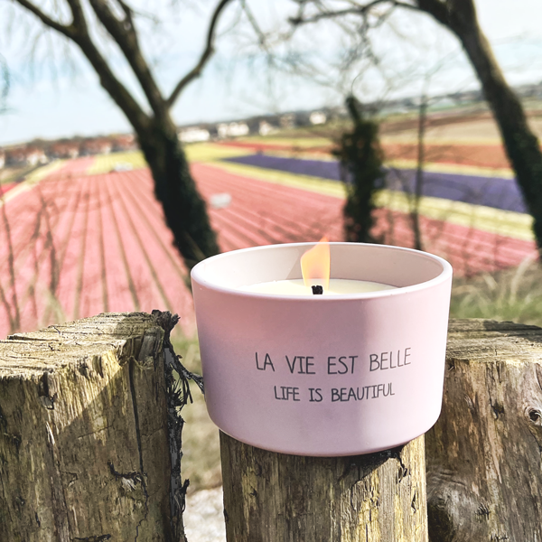 Citronella buitenkaars met quote - la vie est belle