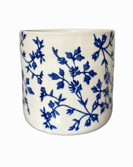 Bloempot met blauwe bloem