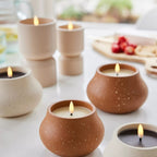 LED-kaars in gespikkelde keramieken pot – warm licht