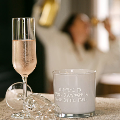 Sojakaars met quote - Drink Champagne & dance on the table - Amber's Secret