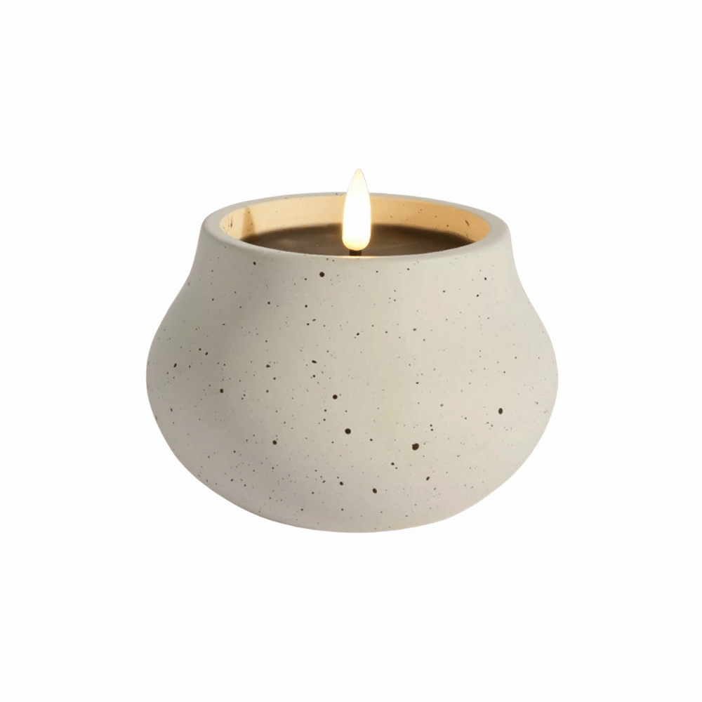 LED-kaars in gespikkelde keramieken pot – warm licht